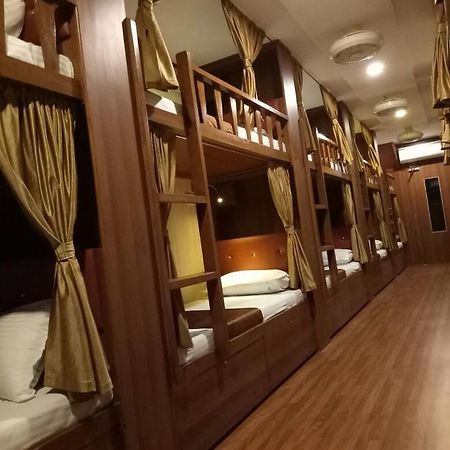 คลาสสิก ดอร์มิทอรี Bed & Breakfast มุมไบ ภายนอก รูปภาพ