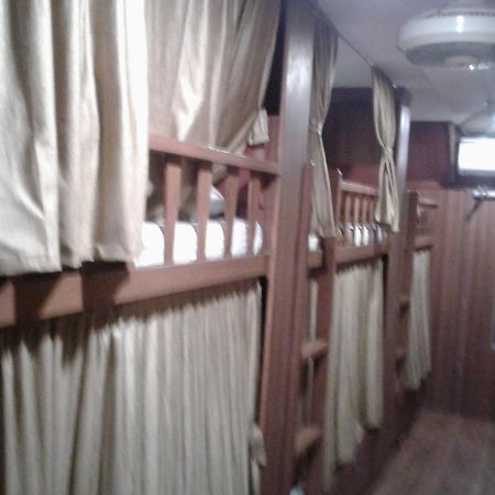 คลาสสิก ดอร์มิทอรี Bed & Breakfast มุมไบ ภายนอก รูปภาพ