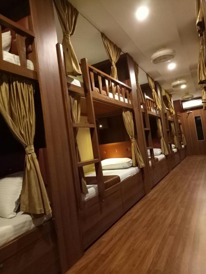 คลาสสิก ดอร์มิทอรี Bed & Breakfast มุมไบ ภายนอก รูปภาพ