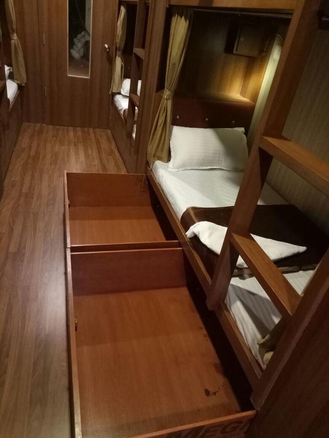 คลาสสิก ดอร์มิทอรี Bed & Breakfast มุมไบ ภายนอก รูปภาพ