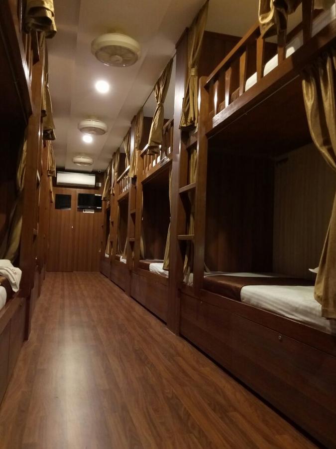 คลาสสิก ดอร์มิทอรี Bed & Breakfast มุมไบ ภายนอก รูปภาพ