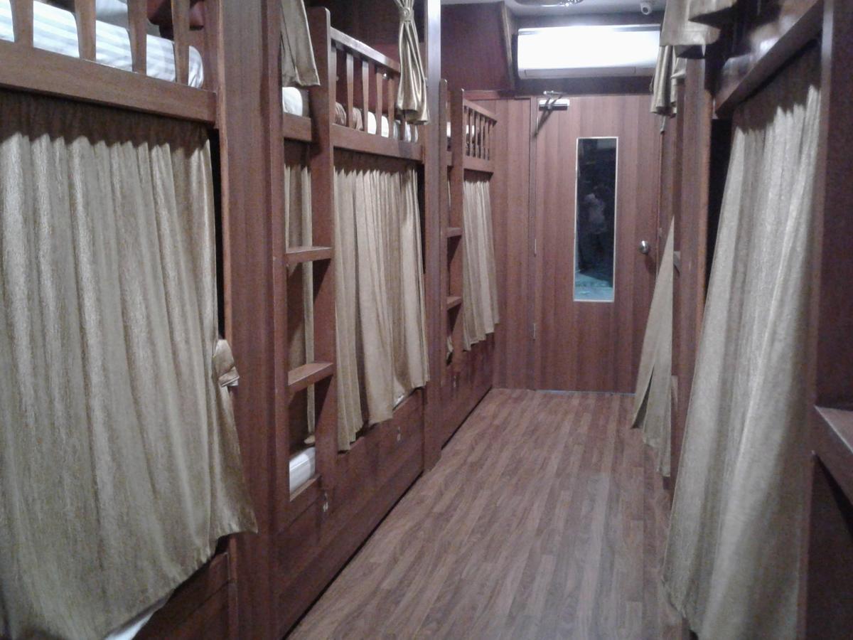 คลาสสิก ดอร์มิทอรี Bed & Breakfast มุมไบ ภายนอก รูปภาพ