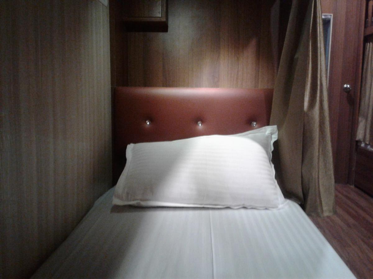 คลาสสิก ดอร์มิทอรี Bed & Breakfast มุมไบ ภายนอก รูปภาพ