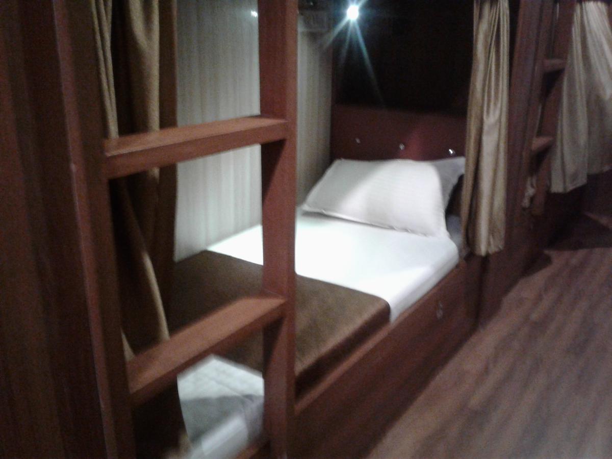 คลาสสิก ดอร์มิทอรี Bed & Breakfast มุมไบ ภายนอก รูปภาพ