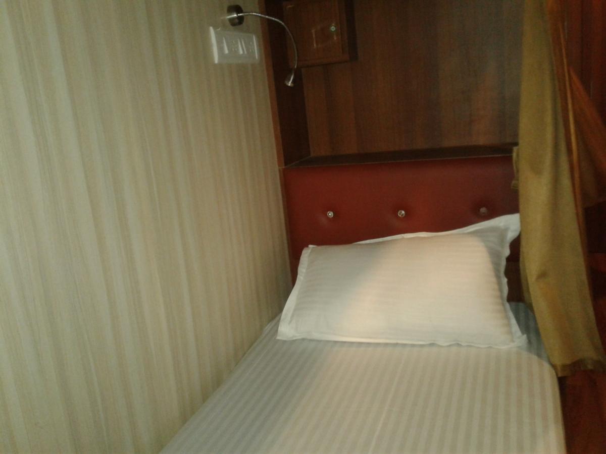 คลาสสิก ดอร์มิทอรี Bed & Breakfast มุมไบ ภายนอก รูปภาพ
